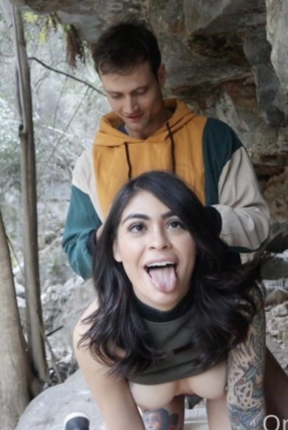 127E656E 5485 4297 BC32 C6934381618B