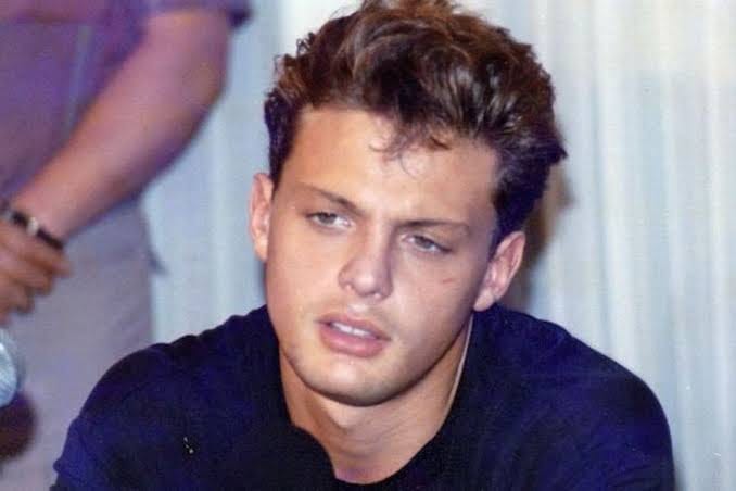 04D2A0E9 6E43 449E 949B 4511D928933E