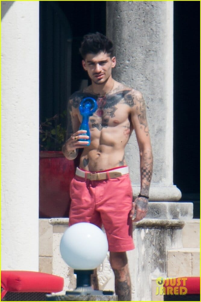 Zayn malik shows off washboard abs in miami 03