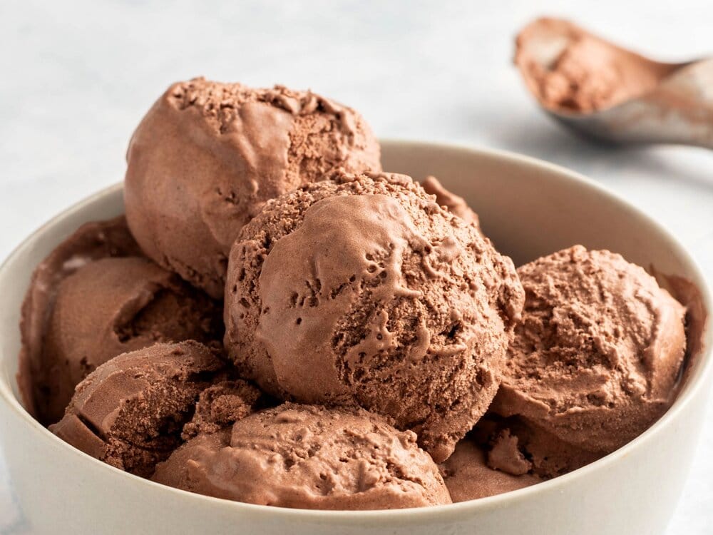 Easy chocolate ice cream recipe 1945798 hero 01 45d9f26a0aaf4c1dba38d7e0a2ab51e2
