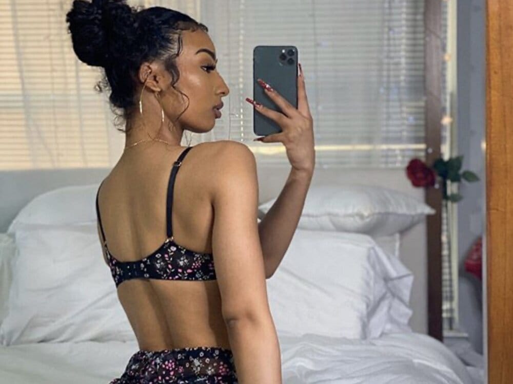 Rubi Rose Selfie Bed