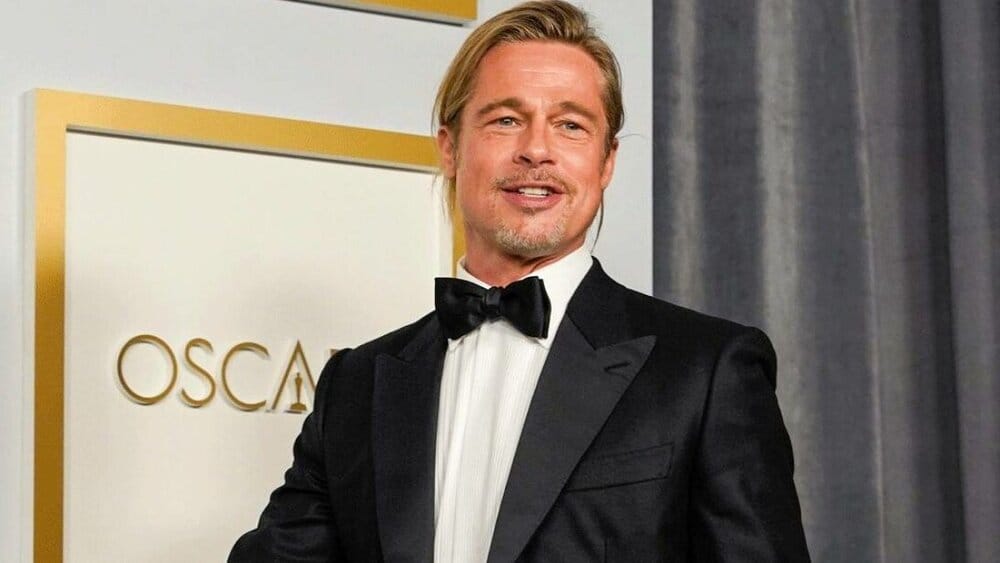 Oscars 2021 quand brad pitt se fait draguer sur scene par une comedienne e1619422608702