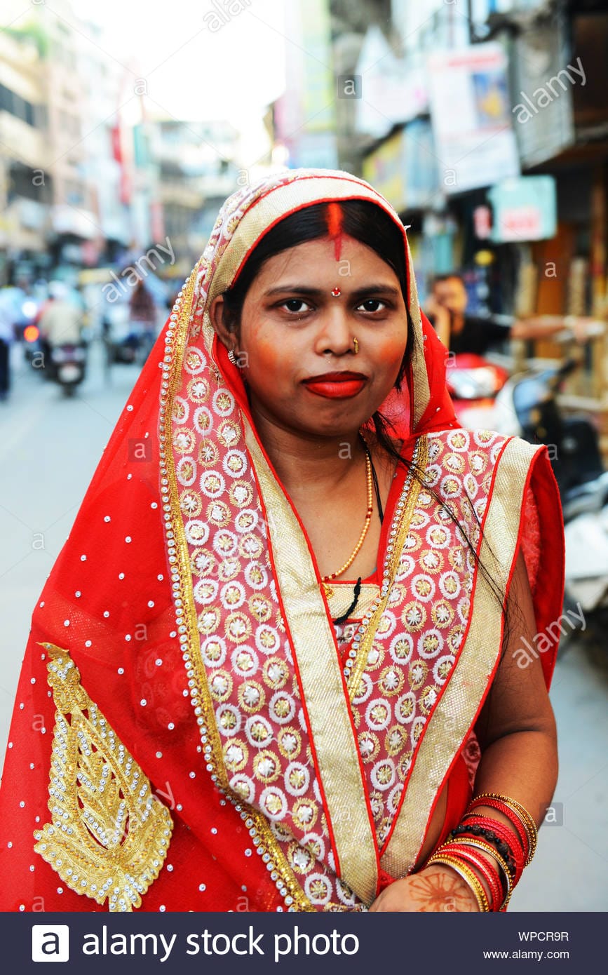 Portrait of an indian woman wearing a colorful traditional sari WPCR9R