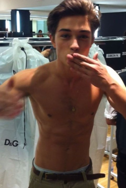 FAA2E4C6 2C40 4F49 8F9F A7B7A4708198