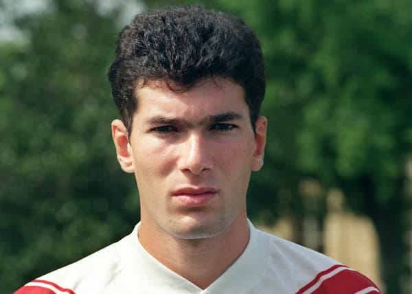 Zinedine Zidane lorsquil evoluait a Bordeaux 772233