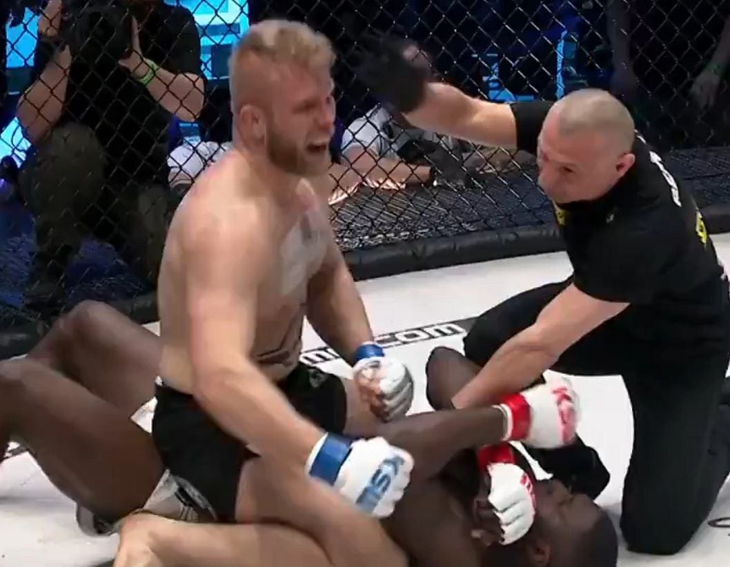 Caused a sensation in KSW60 The barefoot champion defeated Izu