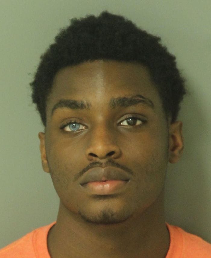 Criminal with Heterochromia have their viral mugshot become fashion model 59ad079ae1d51  700