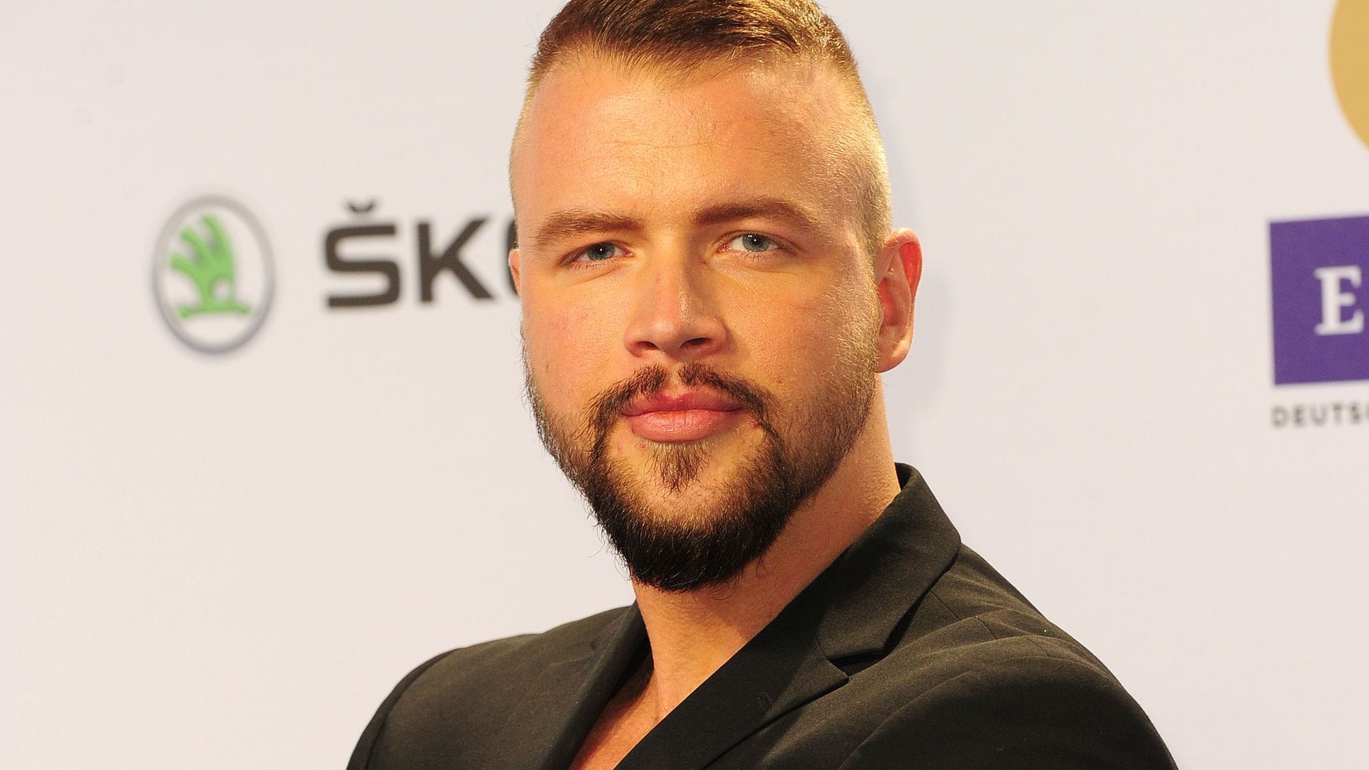 Kollegah verschraenkt arme r2