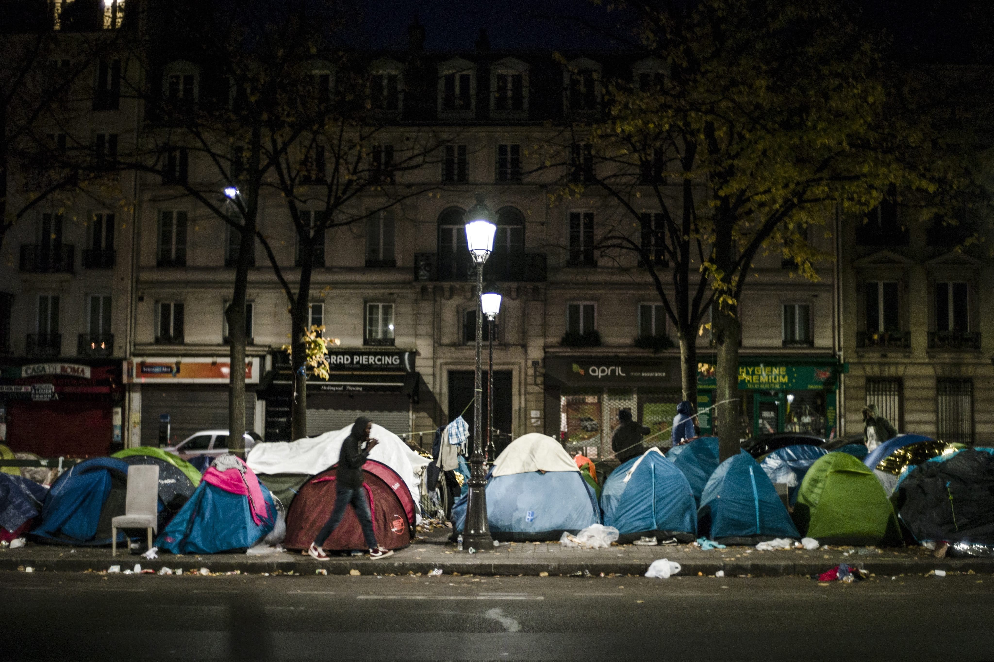 161103 world france migrants paris 19th 0532