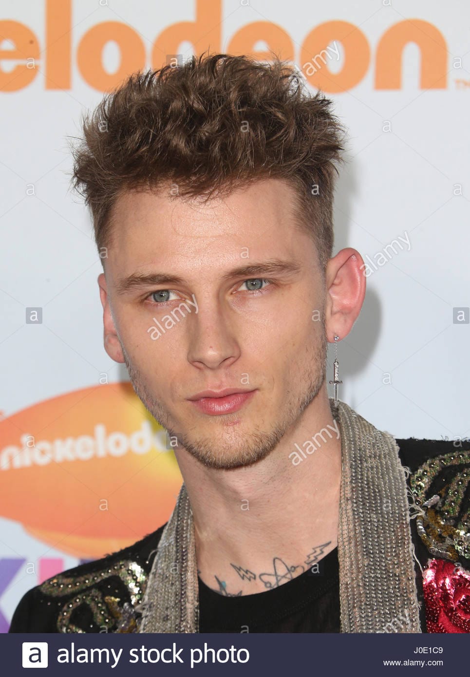 Nickelodeons 2017 kids choice awards arrivals featuring machine gun J0E1C9