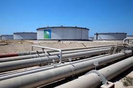 Oil falls after Saudi price cuts | Reuters