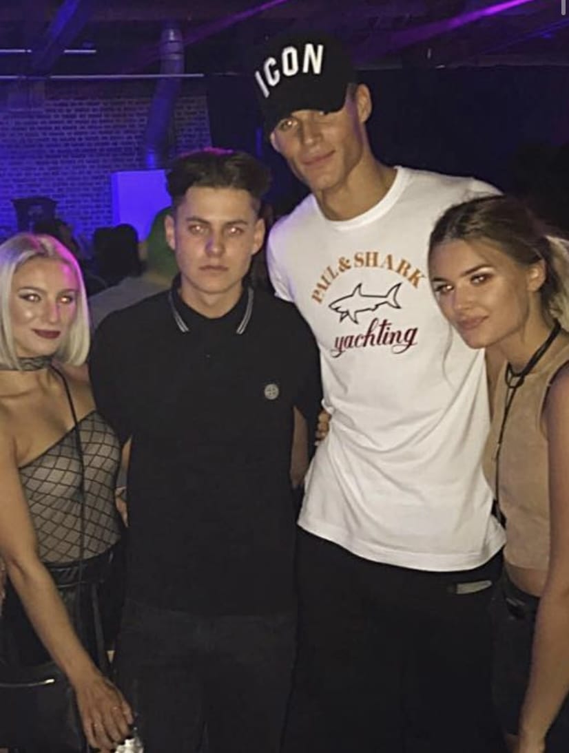 6AAD9C89 73AE 4E80 8AAB A18B573C493B