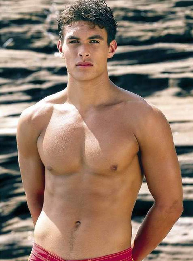 Jason momoa em cena de baywatch sos malibu 1546621205921 v2 732x988