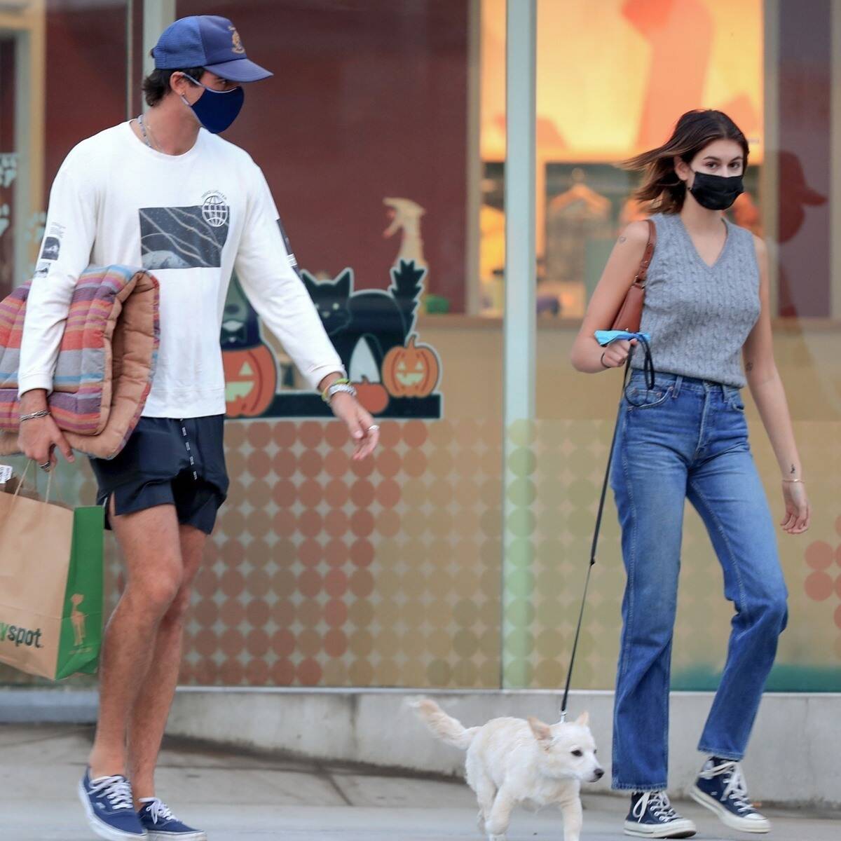 Rs 1200x1200 201021041401 1200 Jacob Elordi Kaia Gerber LT 102120 BGUS 2019317 004