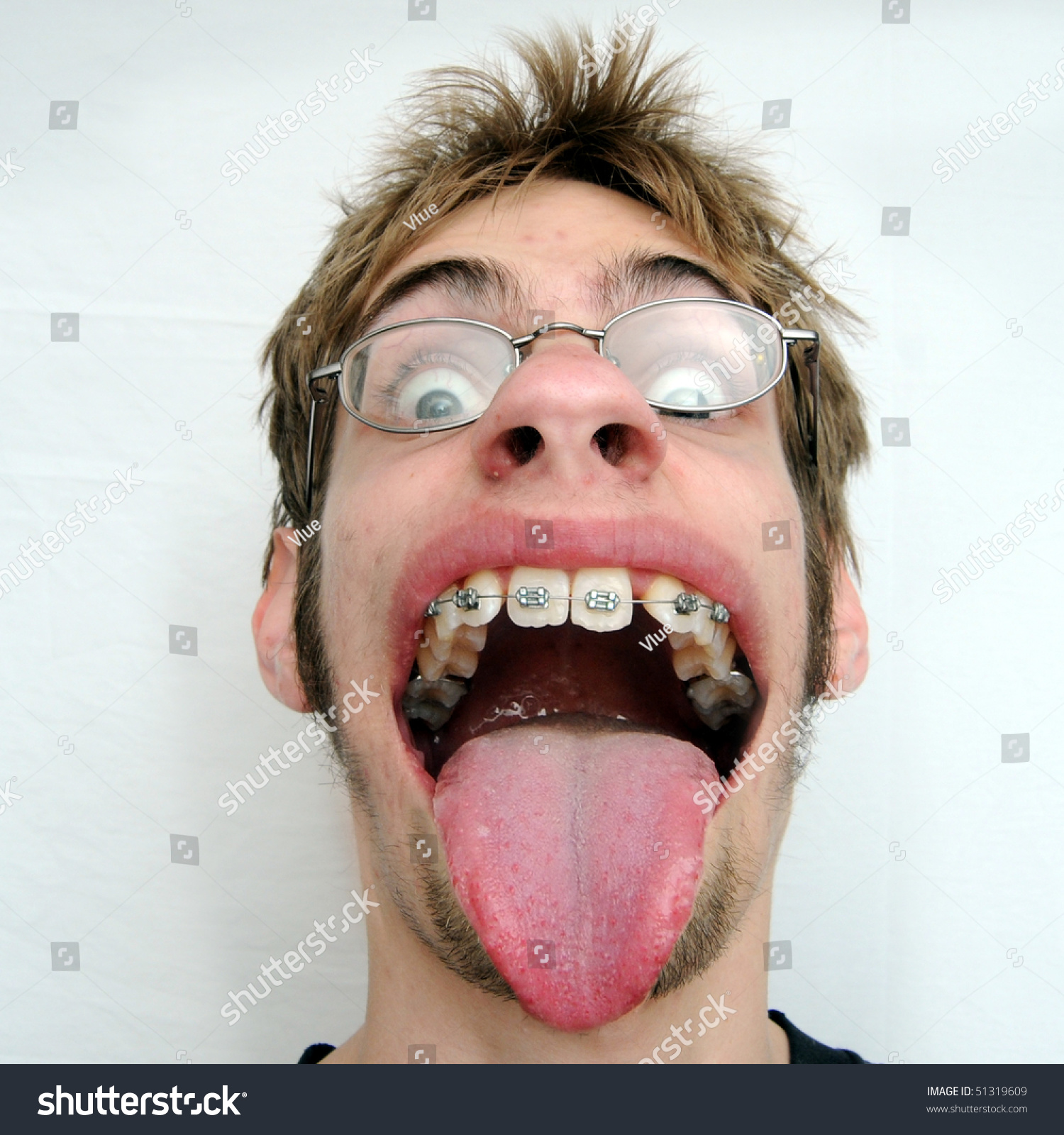1632546298384