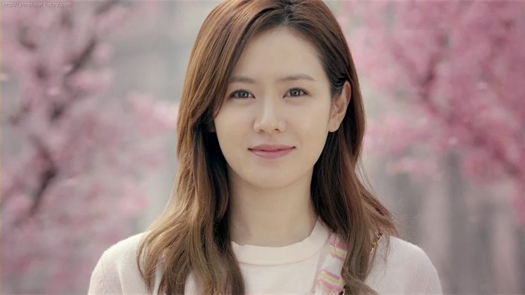 Korean actress Son Ye jin 1024x576