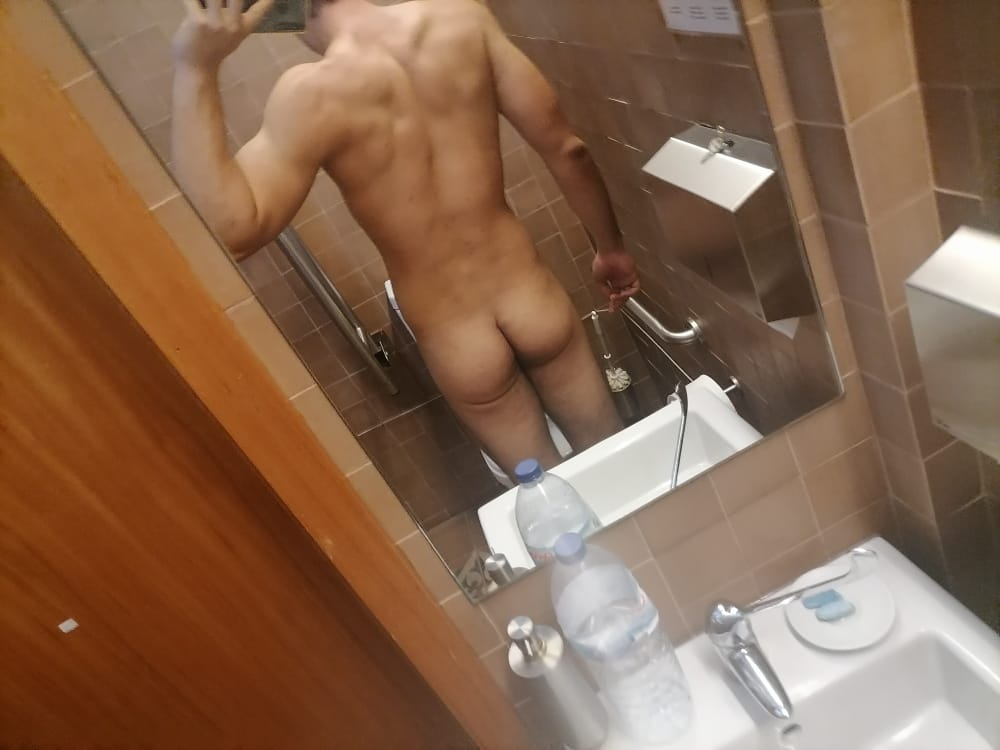 1633009539749