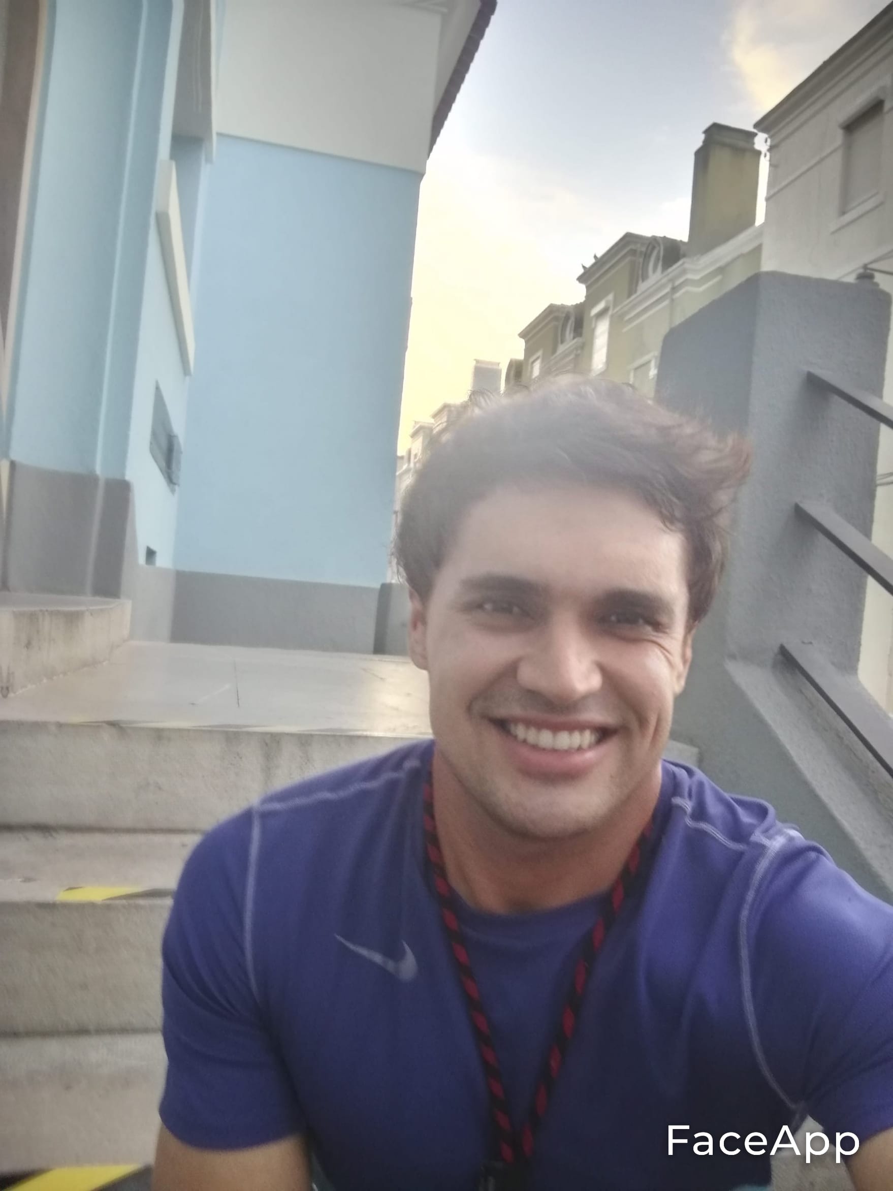 FaceApp 1633034040996