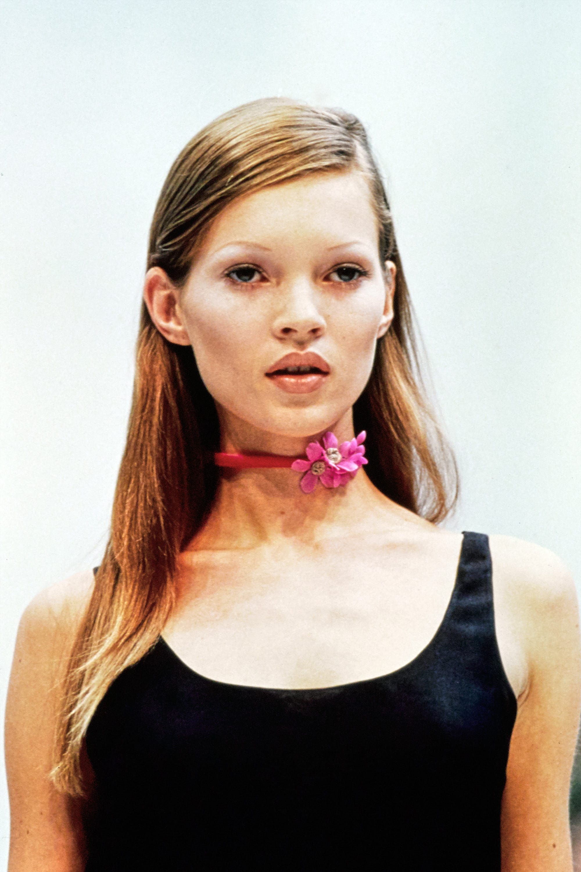 004 PRADA SPRING 1993 RTW DETAIL 04 KATE MOSS CN10033996