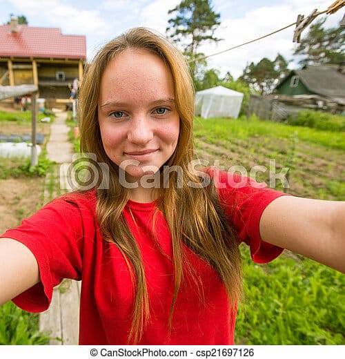 Presa paese selfie house teen girl archivio fotografico csp21697126