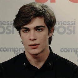 Tumblr e970331c3bb1e32288625060b4caf182 45a3fd29 250
