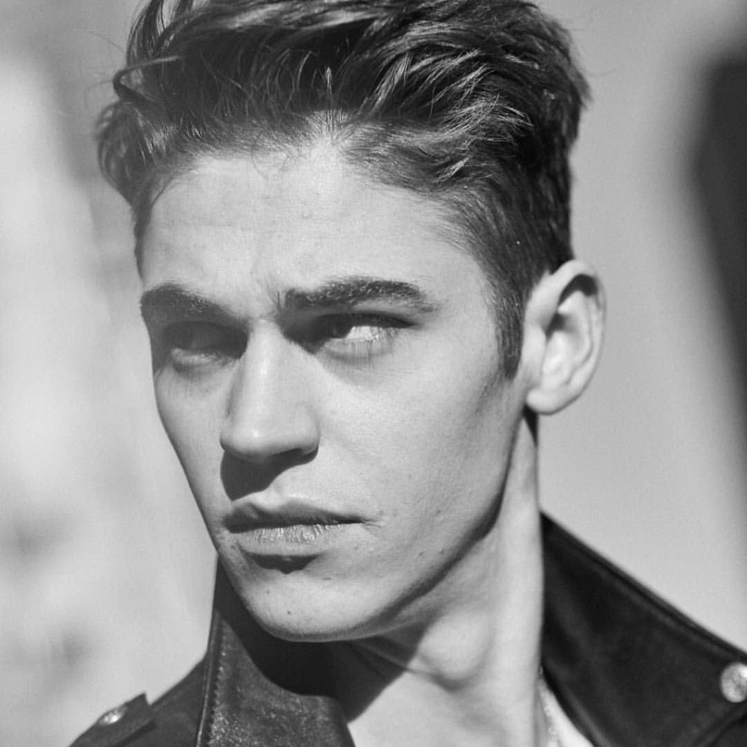 Hero fiennes tiffin british har Favimcom 7072913