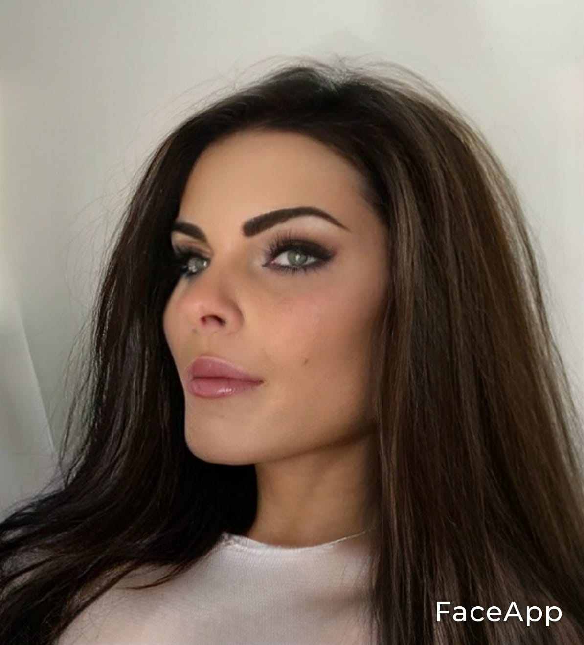 FaceApp 1634756949496