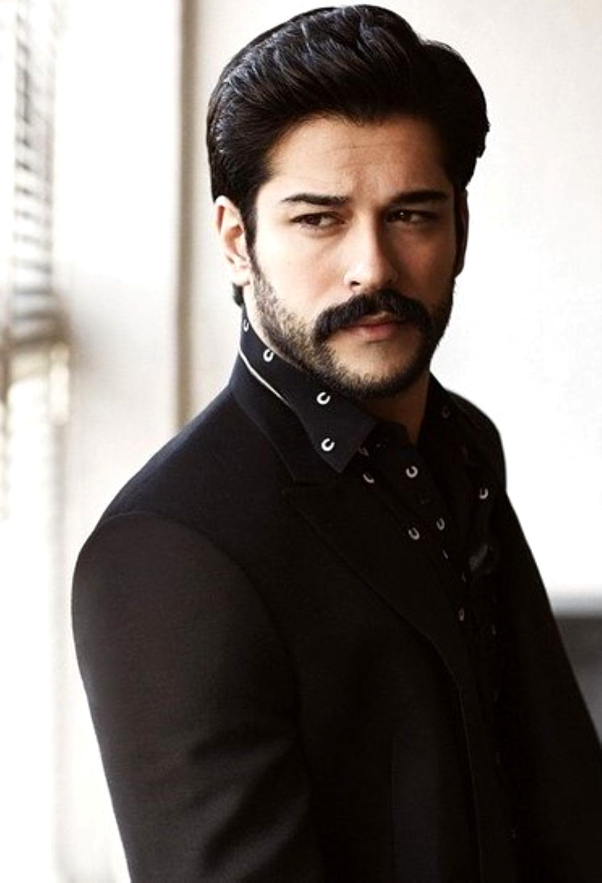 Burak ozcivit yeni filmi icin neslihan atagul e 7559312 x 8169 amp