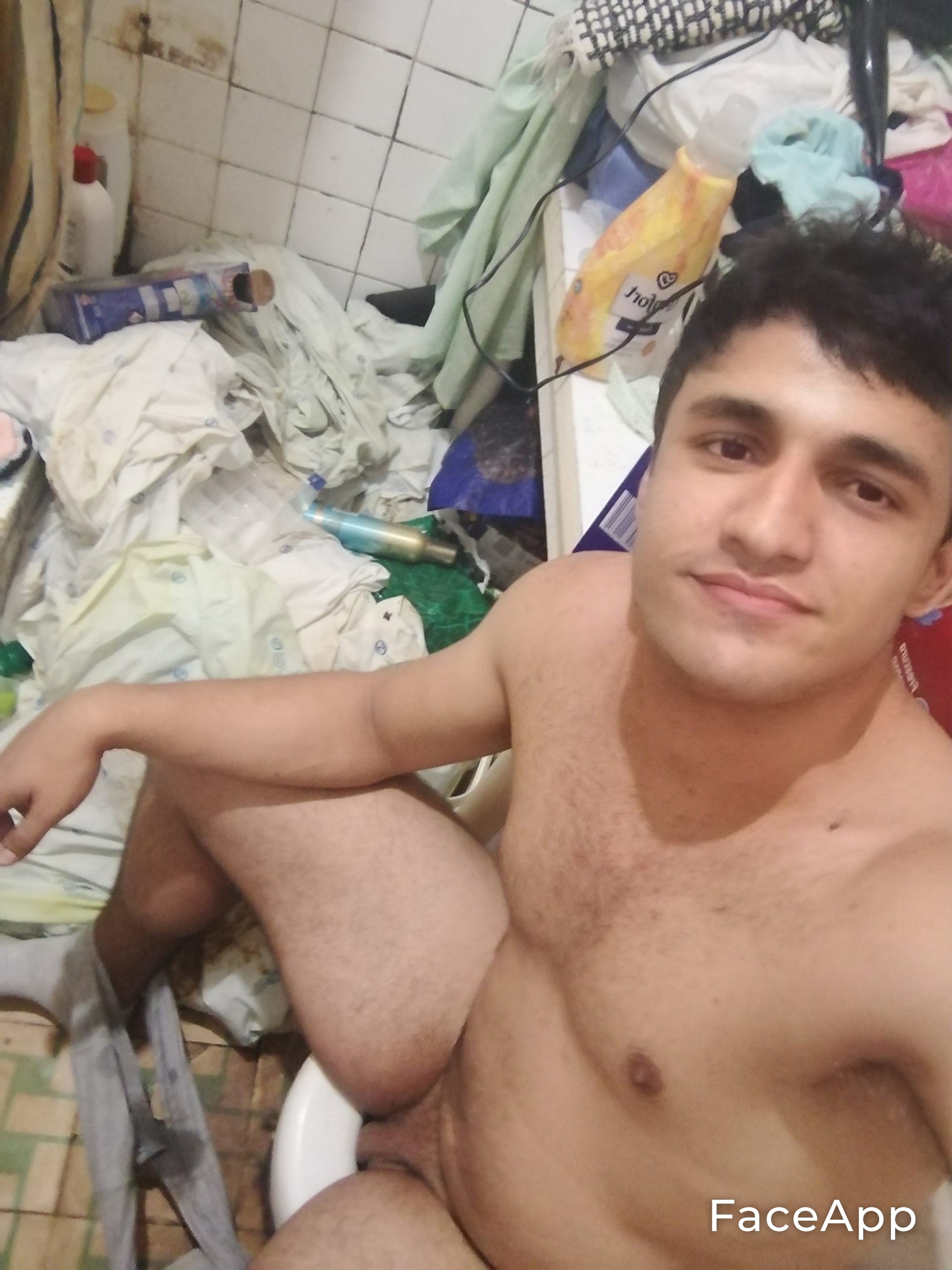 FaceApp 1638130796357