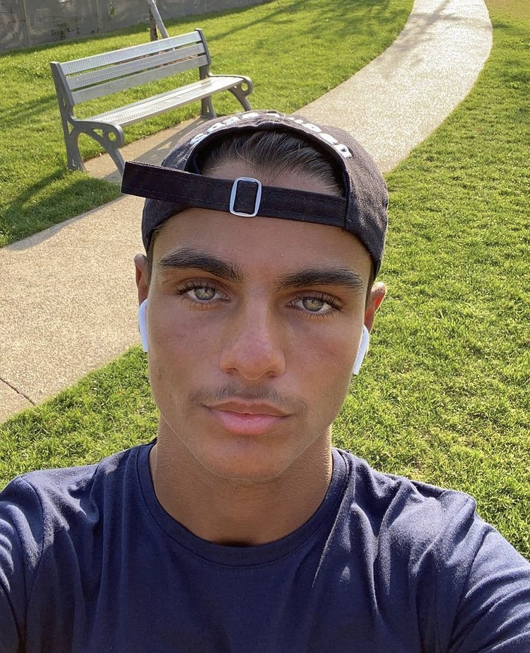 978BF650 DEEE 452B 992F BC17226BA4A5