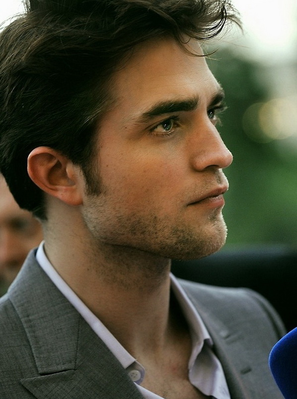 Robert Pattinson Hairstyles 392