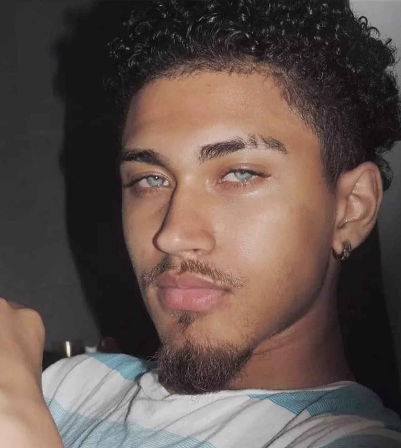 E9AA42A6 970F 4BC3 B187 6EE1F1342E76