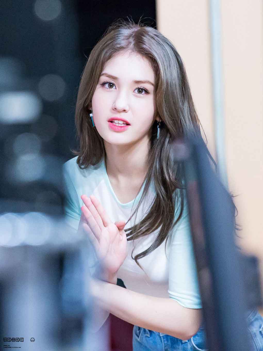 2570572 Debut Solo Perjalanan Karir Jeon Somi Ennik Douma posciety