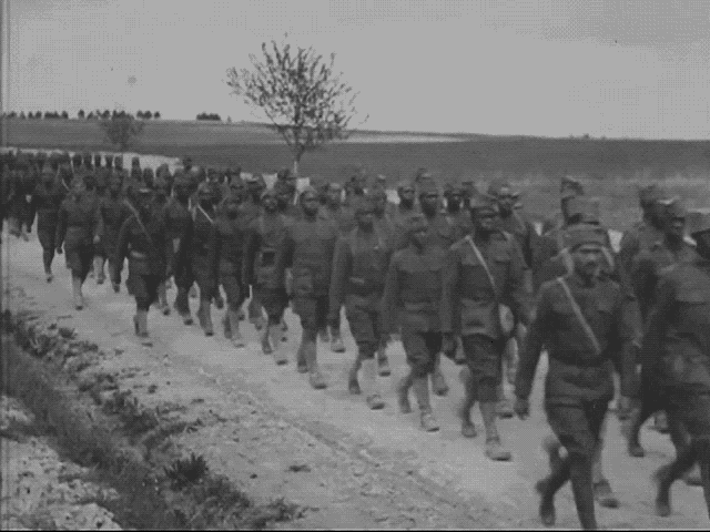 Marching soldiers ww2