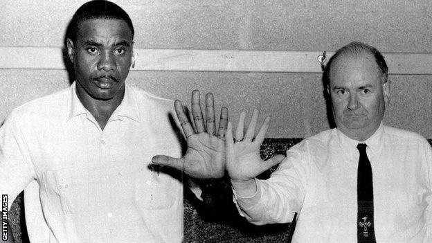  107861193 liston hands getty