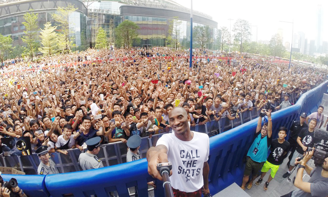 Kobe with chinese fans2