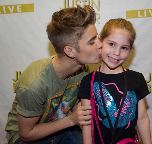 E9c2106f2bea3eed8b70dcfceaac01d8  fan girl justin bieber