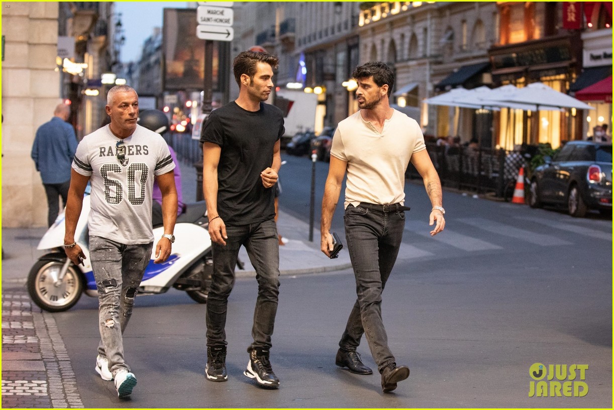 Michele morrone hangs with jon kortajarena in paris 21