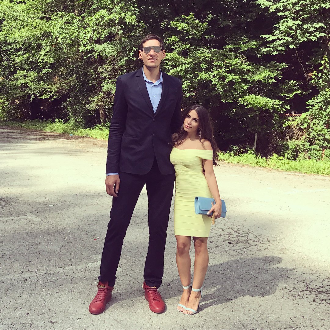 Serbian basketball player boban marjanovic and his wife 1543126210
