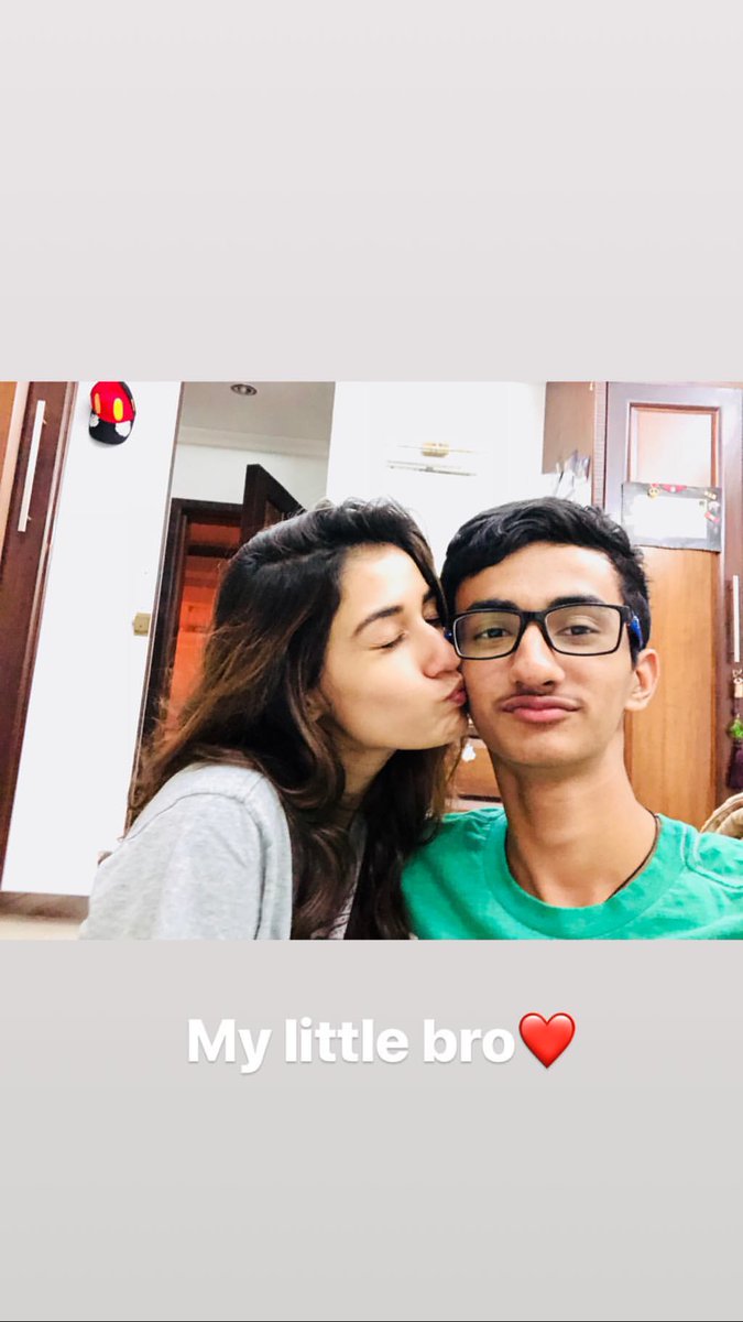 Dlu6gabU4AAggt8