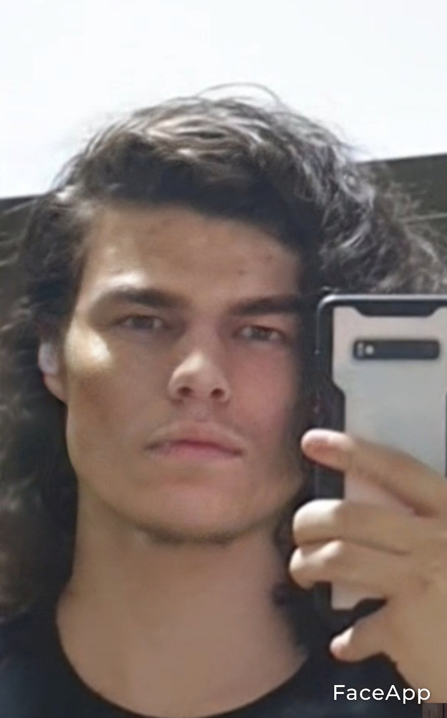 FaceApp 1643713677981