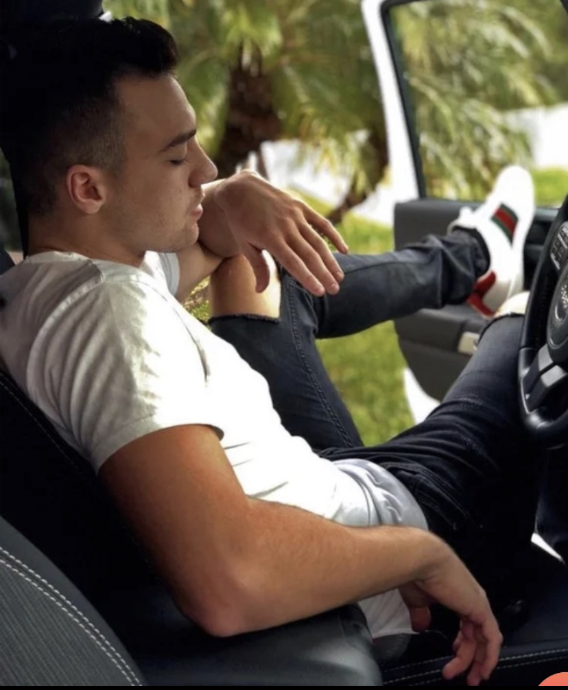 15 B2544 D 7487 4 AA6 81 CC 759 B17 EA0518