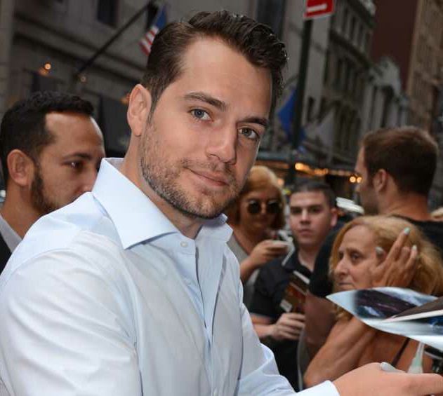 Henry cavill s il aime autant etre acteur c est pour l argent surtout pour l argent  01