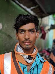 People Are Rooting For This 'Beautiful' Bangladeshi Construction Worker To  Become A Model