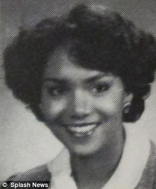 Article 2299405 18EF5286000005DC 778 306x370