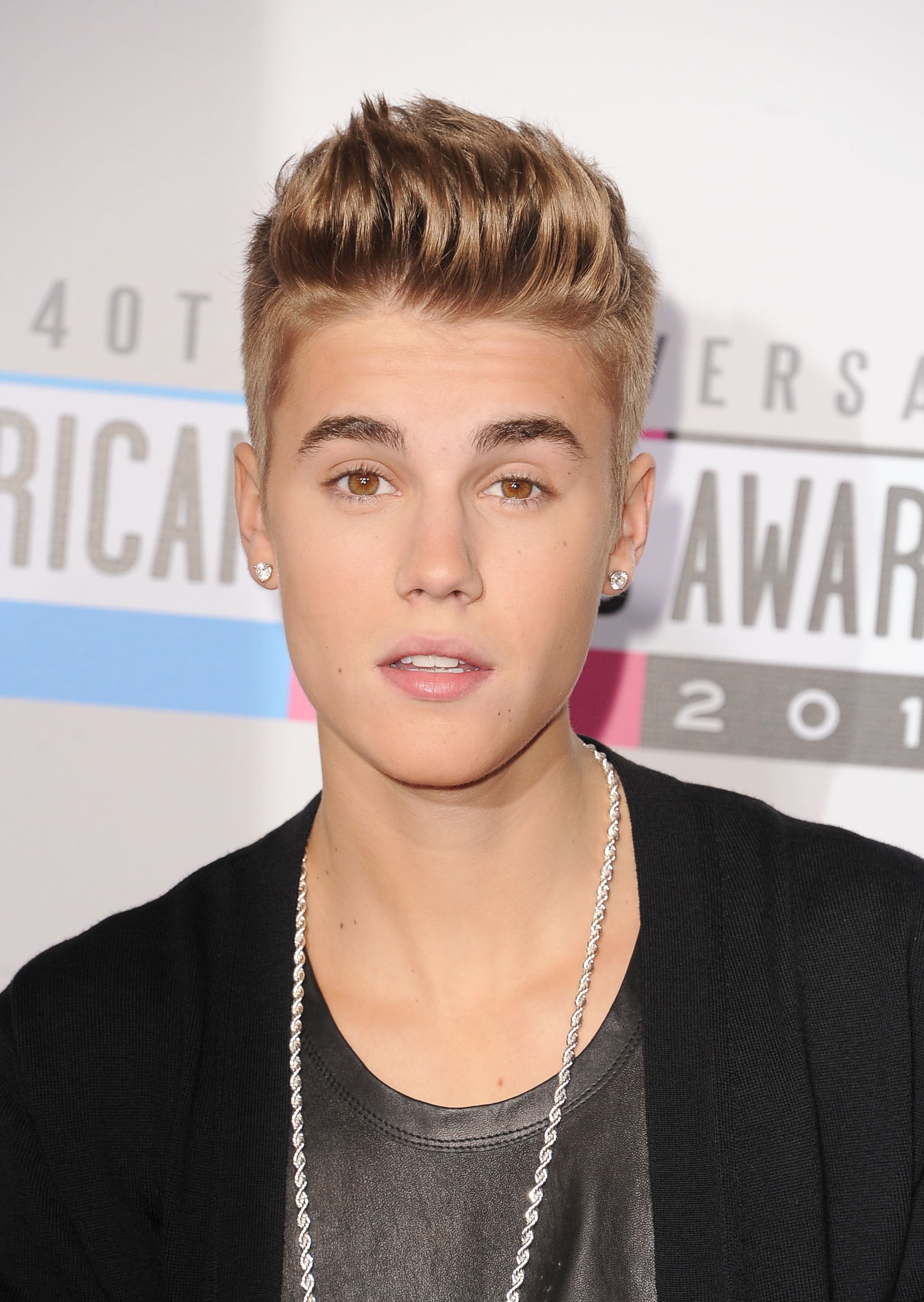 Justin Bieber posed American Music Awards