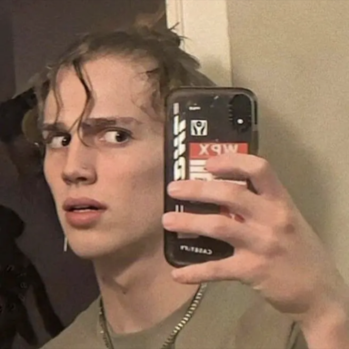 3922