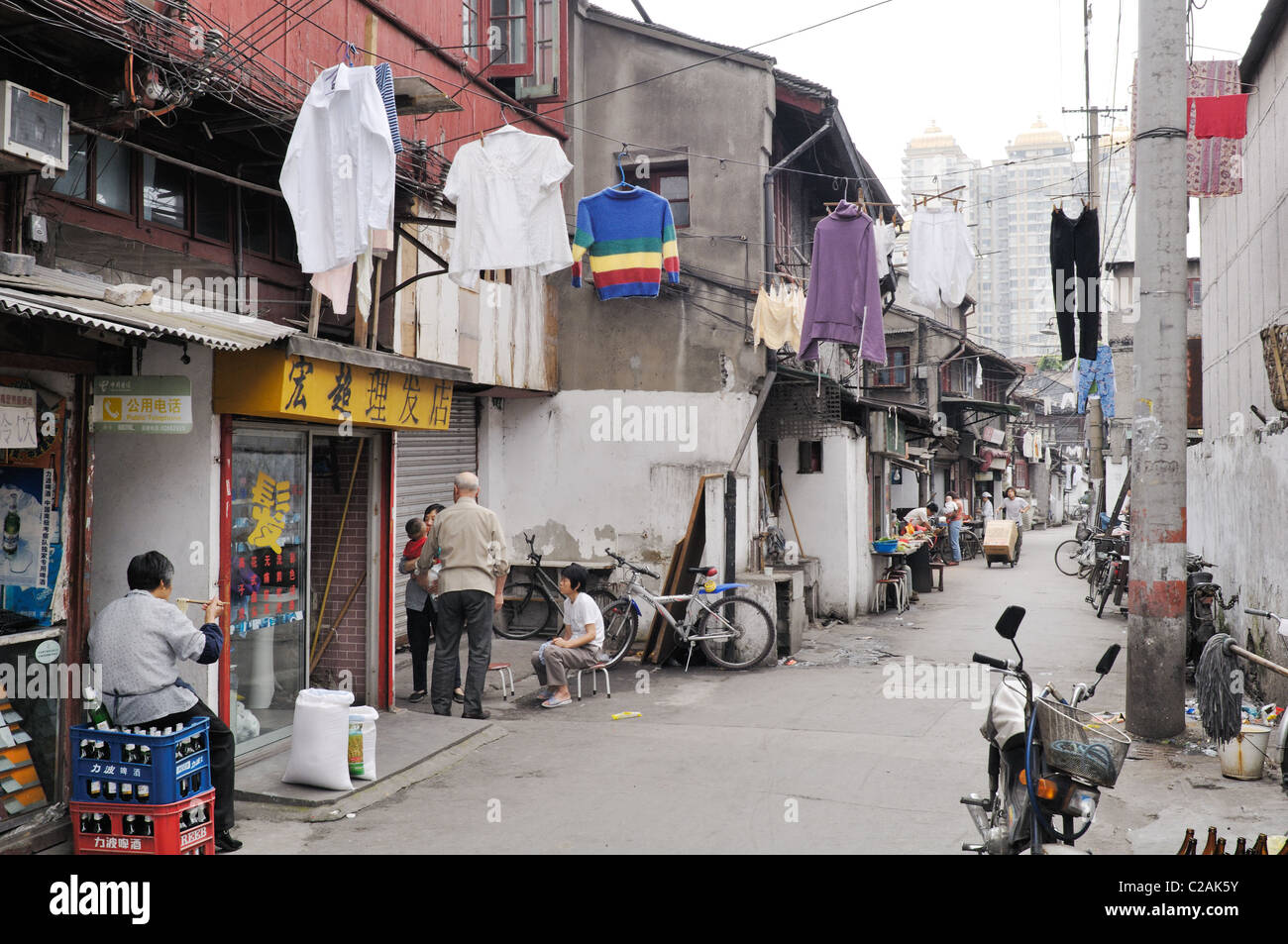 Old town part of shanghai populated by poor people C2AK5Y