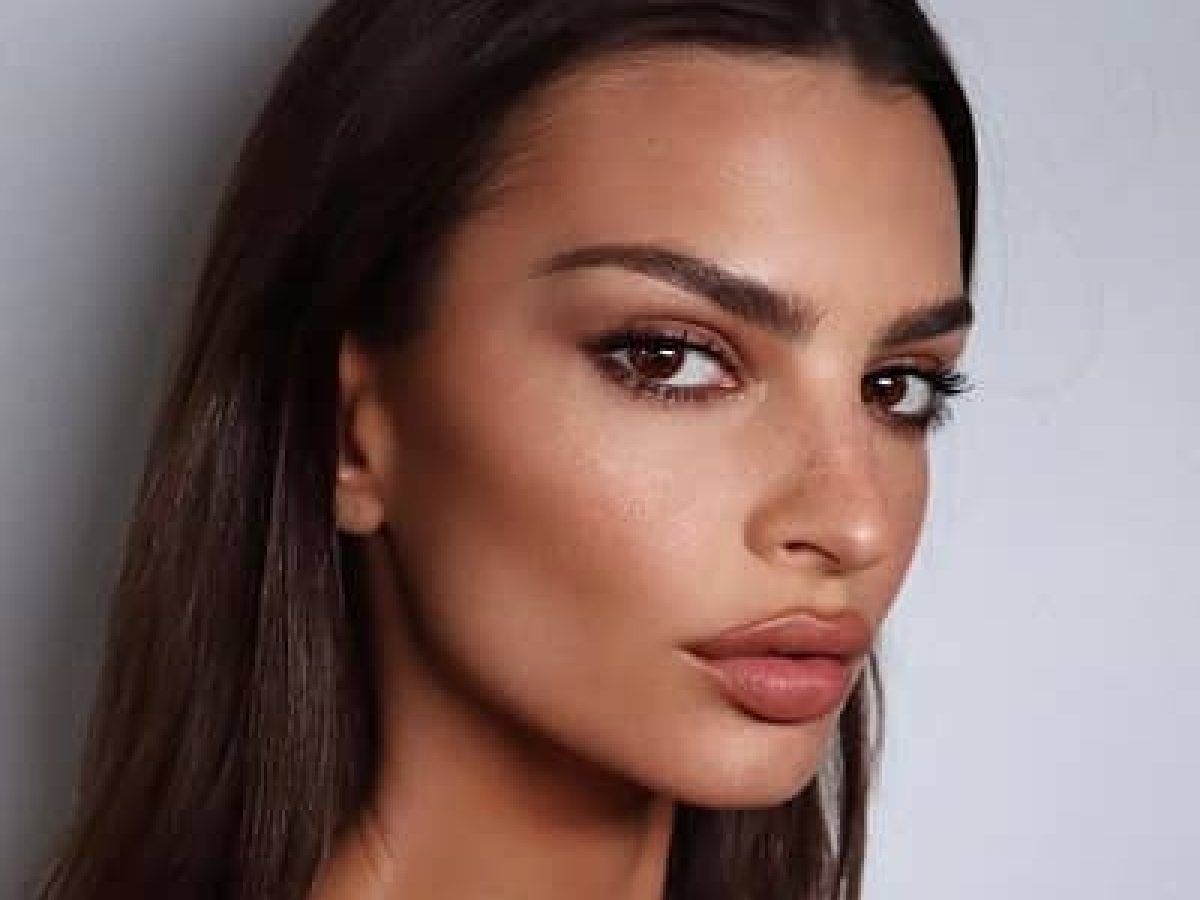Emily Ratajkowski profile 1200x900