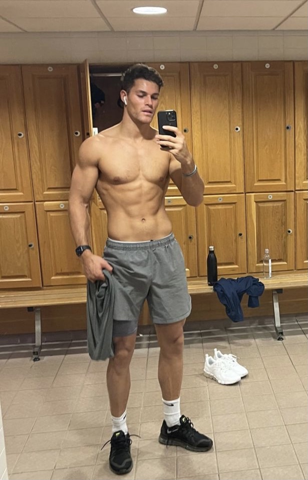 53771D3B 5900 41DA B4D8 1481E72F6737